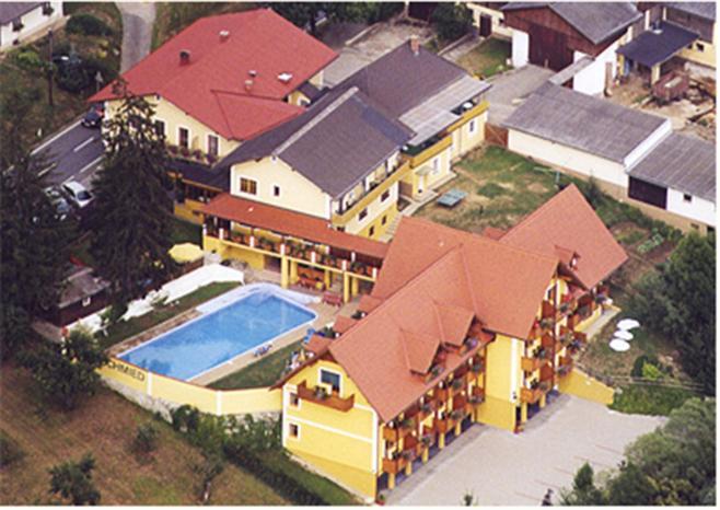 Gasthof Hotel Schmied Arnfels Exterior photo